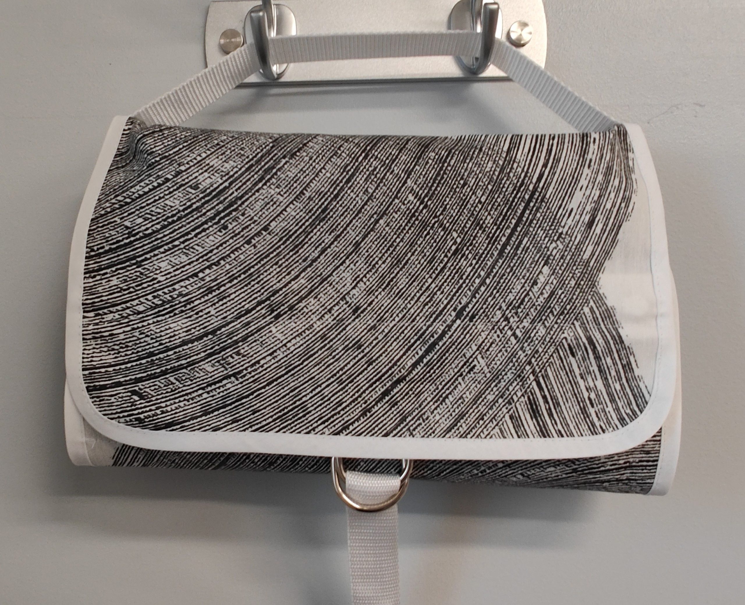 Avattava toilettilaukku, Pyörre - Image 2